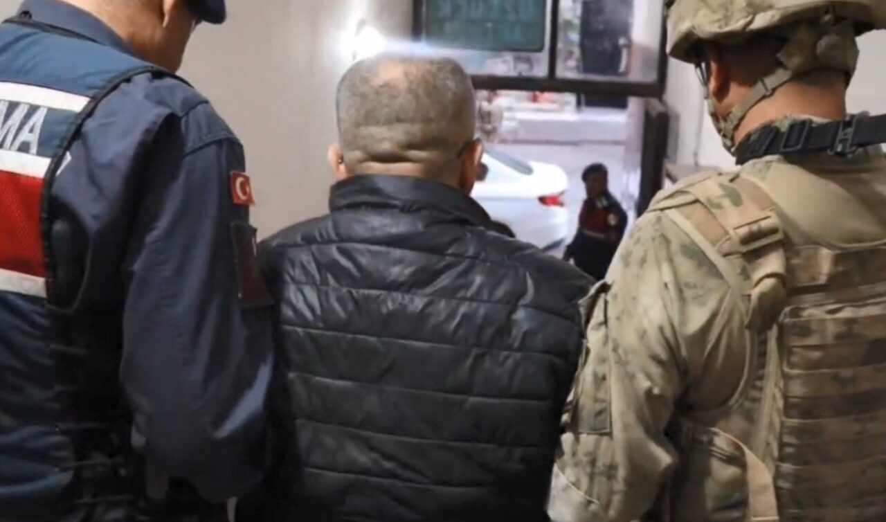 Mersin merkezli yapılan operasyonla 38 kişi gözaltına alındı, aralarında 4