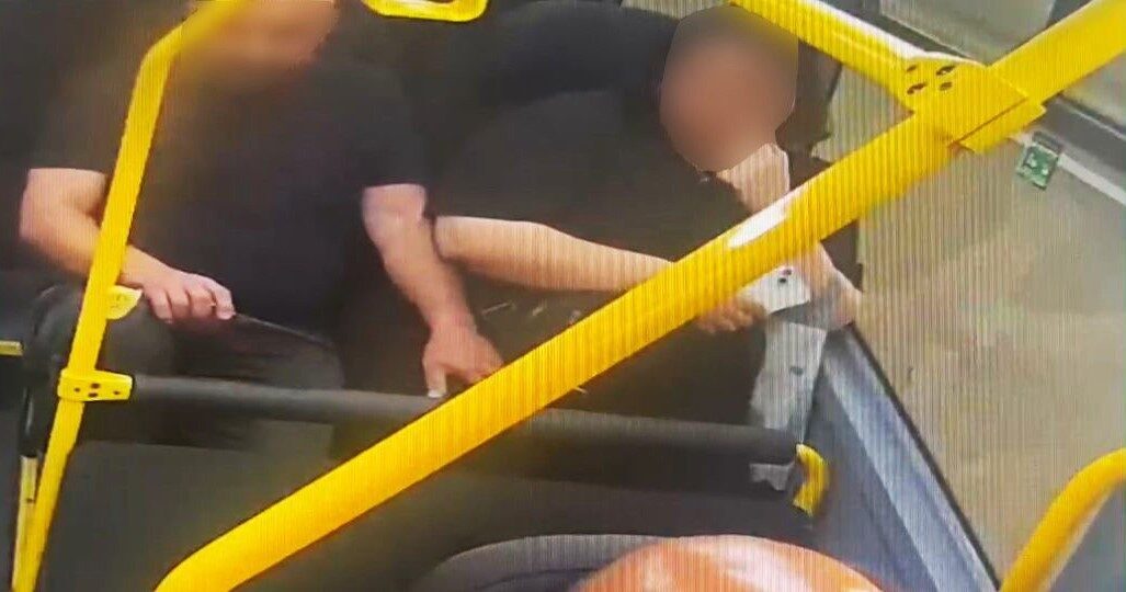 Karabük'te, genç bir kızın minibüste taciz edilmesi güvenlik kamerası tarafından