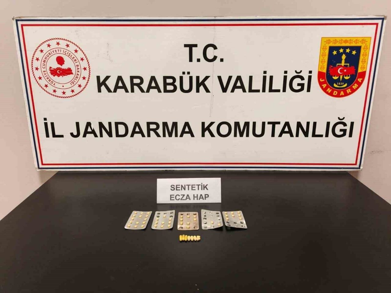 Karabük'te jandarma, bir kişinin evinde ve üzerinde yaptığı aramada 47