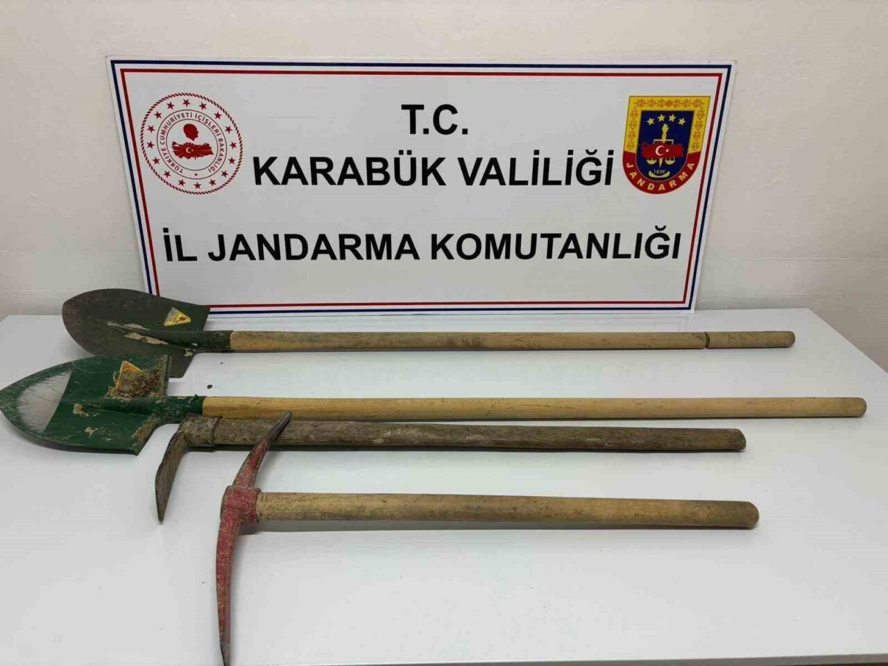 Karabük'ün Yenice ilçesinde jandarma, izinsiz kazı yapan 3 kişiyi suçüstü