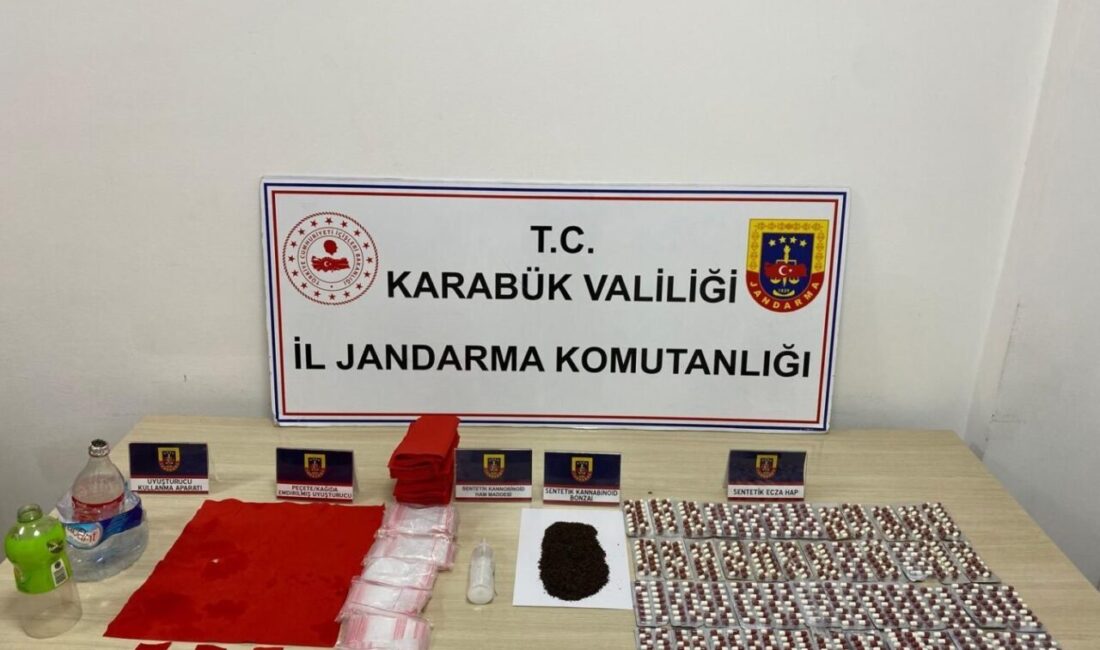 Karabük’te Jandarma, Üç Ayrı Operasyonda Altı Şüpheliyi Gözaltına Aldı Karabük'te jandarma tarafından gerçekleştirilen operasyonlarda 6 kişi gözaltına alındı. Yapılan