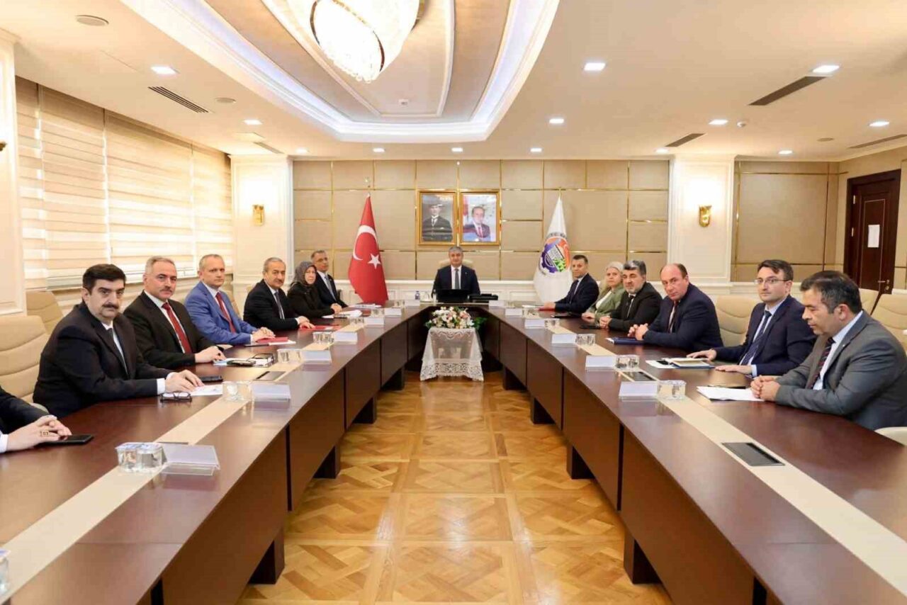 Karabük'te Vali Mustafa Yavuz başkanlığında düzenlenen Kadının Güçlendirilmesi İl Koordinasyon