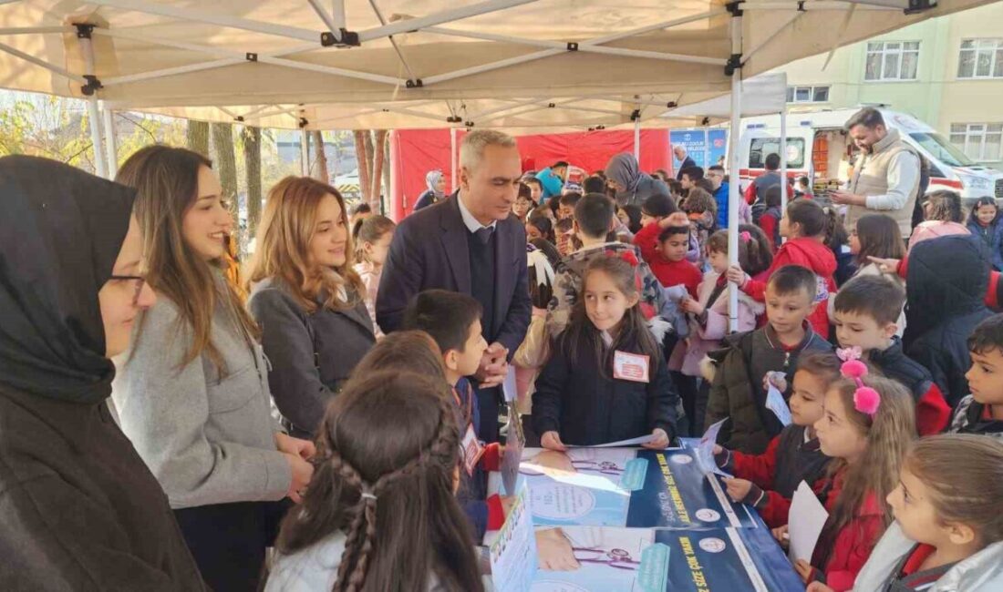 Karabük'te yürütülen "Sağlıklı Çocuk, Sağlıklı Gelecek" programı, Mustafa Antepoğlu Okulu'nda