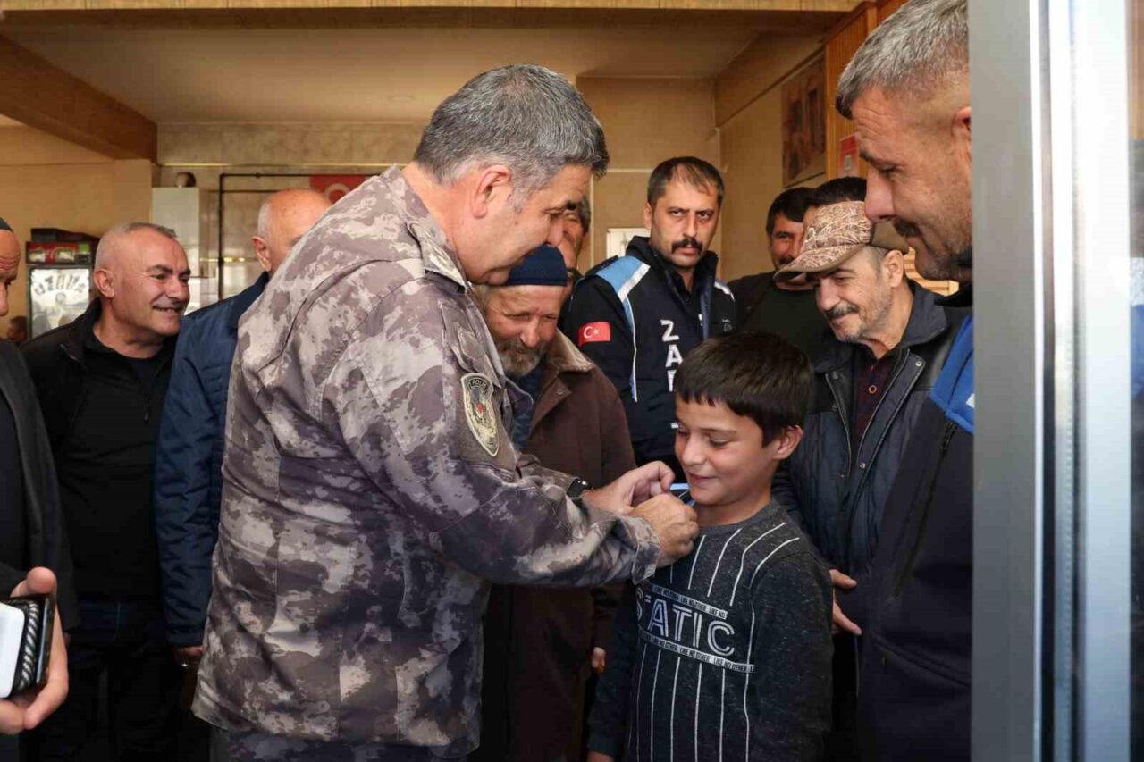 Erzurum Emniyet Müdürü Onur Karaburun, Ilıca Mahallesi'nde gerçekleştirilen Huzur Toplantısı'nda