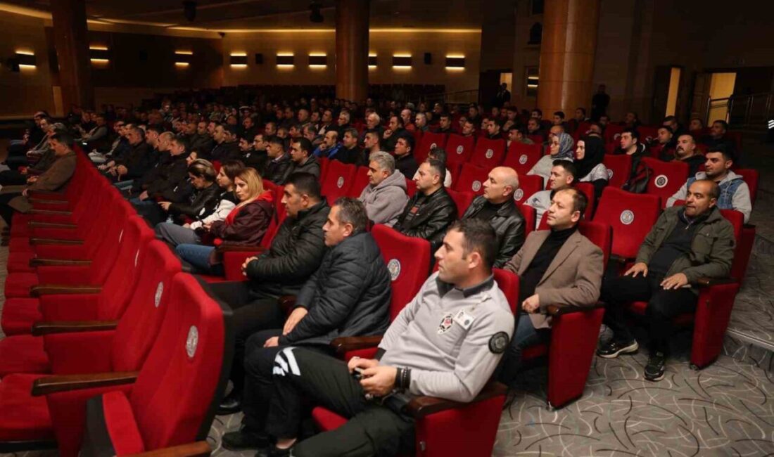 Erzurum’da Özel Güvenlik Personeline KAAN Uygulaması Hakkında Bilgilendirme Toplantısı Düzenlendi Erzurum İl Emniyet Müdürü Onur Karaburun, KAAN uygulaması hakkında özel