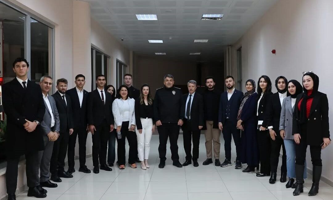 Erzurum İl Emniyet Müdürü Onur Karaburun, Atatürk Üniversitesi Hukuk Fakültesi'nde