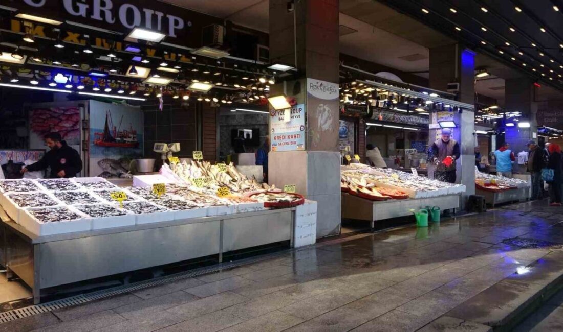 Karadeniz'de, son 35 yılın en verimli hamsi sezonu yaşanıyor. Trabzon