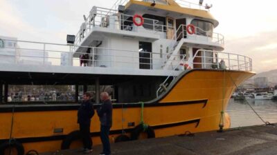 Karadeniz'de bu sezon hamsi bolluğu yaşanıyor. Tekne çalışanı Selami Tezlik,