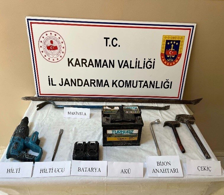 Karaman'da jandarma tarafından gerçekleştirilen denetimlerde tarihi eserler ve uyuşturucu maddeler