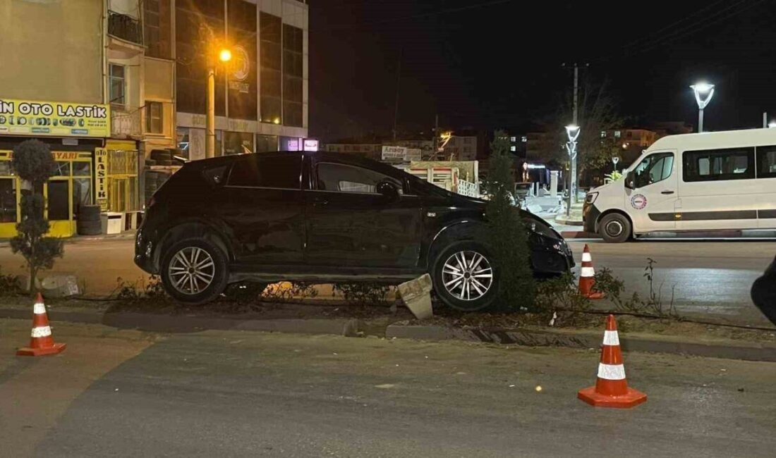 Karaman’da kontrolden çıkan araç, refüje çıkarak sürücüsünü kazasız atlattı Karaman'da H.D. yönetimindeki otomobil, direksiyon hakimiyetini kaybetmesi sonucu refüje çıkarak