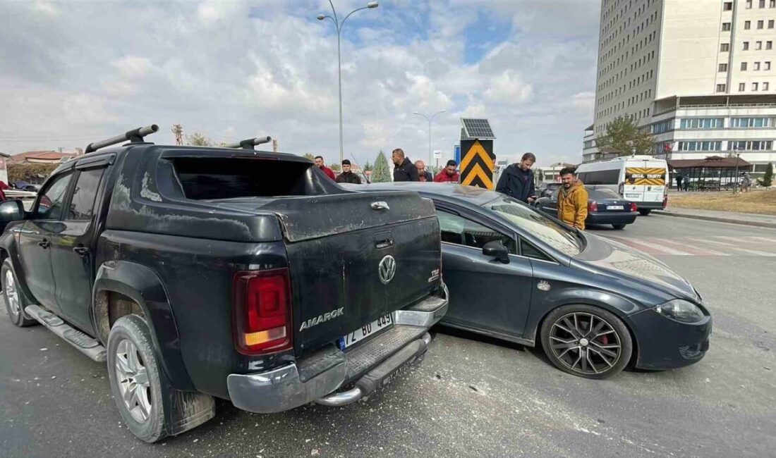 Karaman’da otomobil pikapla çarpıştı, sürücü yaralandı. Karaman'da meydana gelen trafik kazasında otomobilin sürücüsü M.K.D., pikap kamyonetle