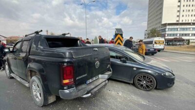 Karaman'da meydana gelen trafik kazasında otomobilin sürücüsü M.K.D., pikap kamyonetle