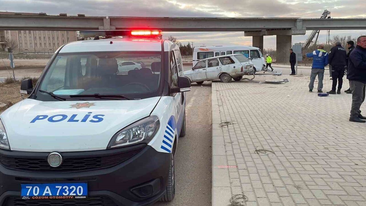 Karaman’da meydana gelen kazada, E.D. yönetimindeki yolcu minibüsü ile S.N.