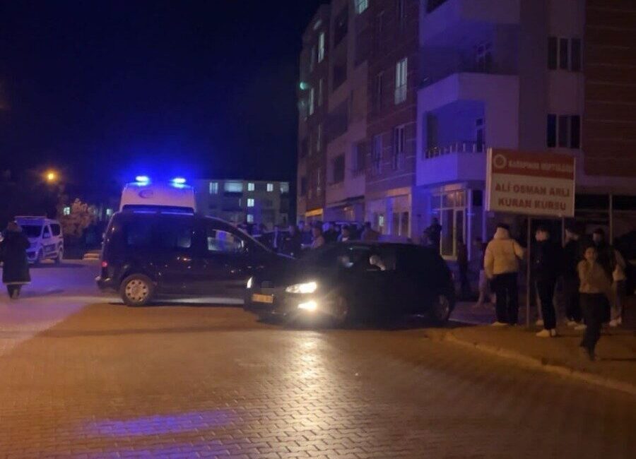 Konya’nın Karapınar İlçesinde Motosiklet ile Otomobil Çarpıştı, İki Yaralı Var Konya'nın Karapınar ilçesinde motosiklet ile otomobil çarpıştı. Fevzi Çakmak Caddesi'nde