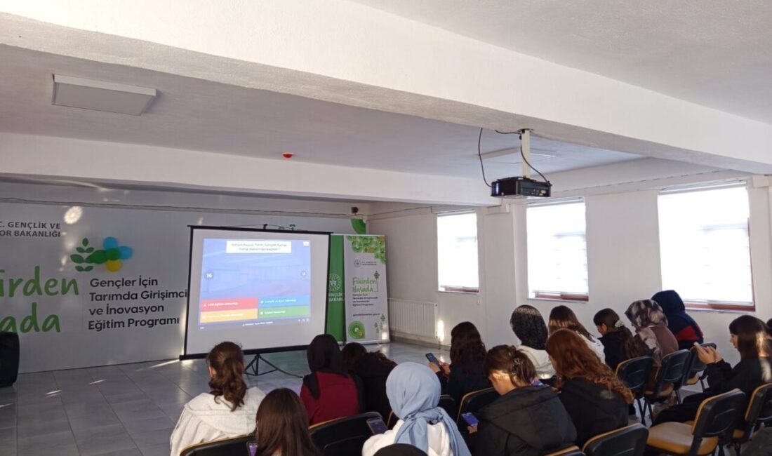 Karapınar ilçesinden seçilen gençler, Hüyük'teki Tarım Kampı'nda "Çevreme Duyarlıyım, Değerlerime