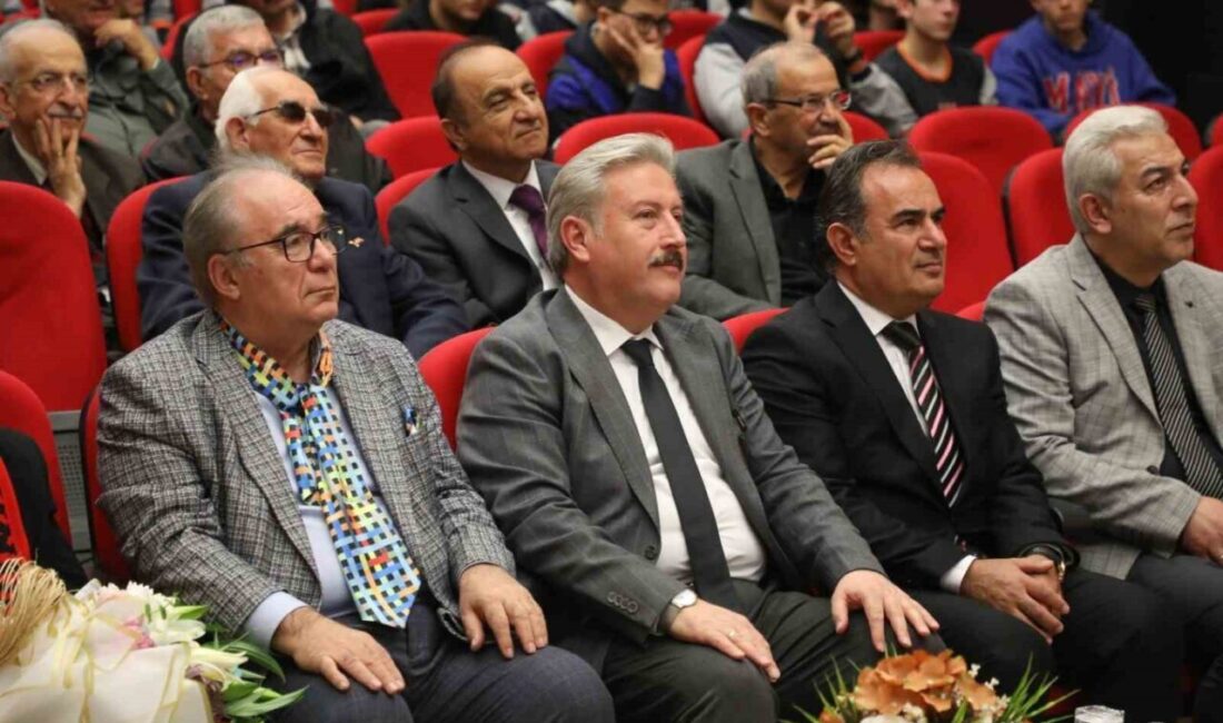 Melikgazi Belediye Başkanı Doç. Dr. Mustafa Palancıoğlu, Kayseri Lisesi'nde düzenlenen