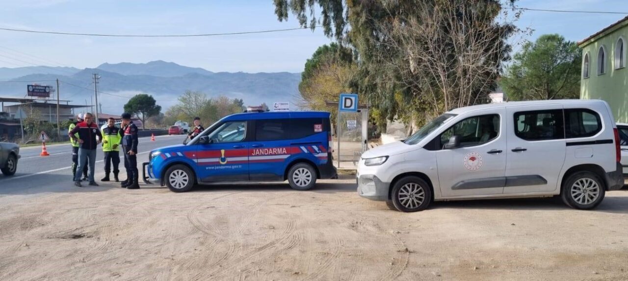 Karpuzlu’da Veteriner Hekimler Aşı Çalışmalarına Devam Ederken Jandarma Kaçak Hayvan Taşımacılığına Karşı Kontroller Yapıyor Karpuzlu İlçe Tarım ve Orman Müdürlüğü, veteriner hekimleriyle büyükbaş hayvanların