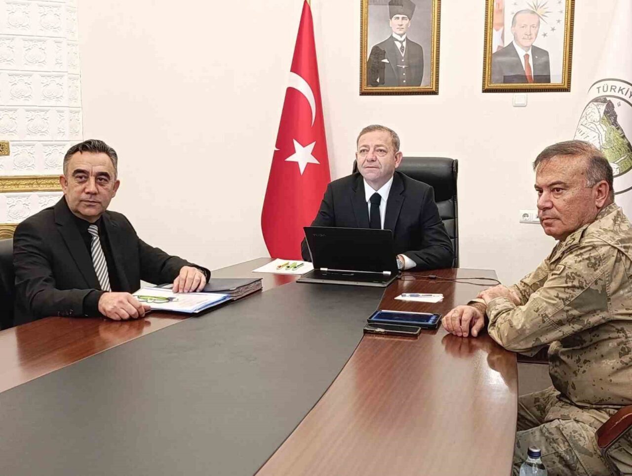 Kars’ta Ekim Ayı Asayiş Toplantısı: Vali Polat Kamuoyunu Bilgilendirdi