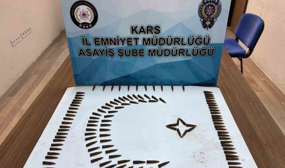 Kars’ta Eşzamanlı Operasyonla Silah ve Mühimmat Ele Geçirildi, 10 Kişi Gözaltında Kars'ta düzenlenen eşzamanlı operasyonlarda çok sayıda silah ve mühimmat ele