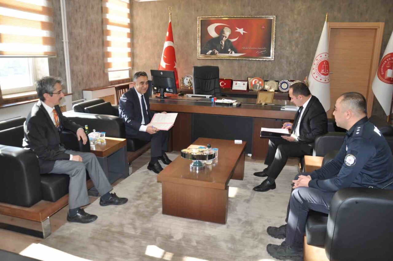 Kars’ta denetimli serbestlik kapsamındaki kişilerin takibi, parmak izi doğrulama sistemi