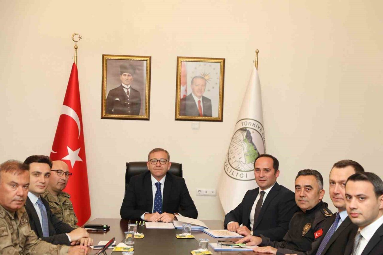 Kars'ta Vali Ziya Polat başkanlığında düzenlenen "İl Güvenlik ve Asayiş