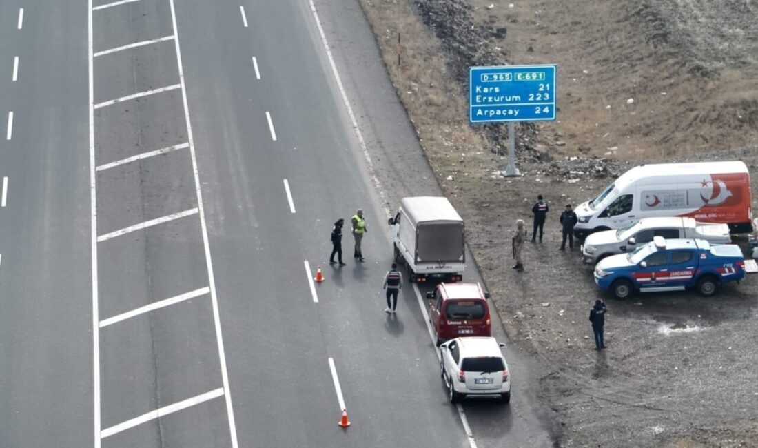 Kars'ta 197 jandarma ile 44 ekip, "Düzensiz Göçle Mücadele" kapsamında