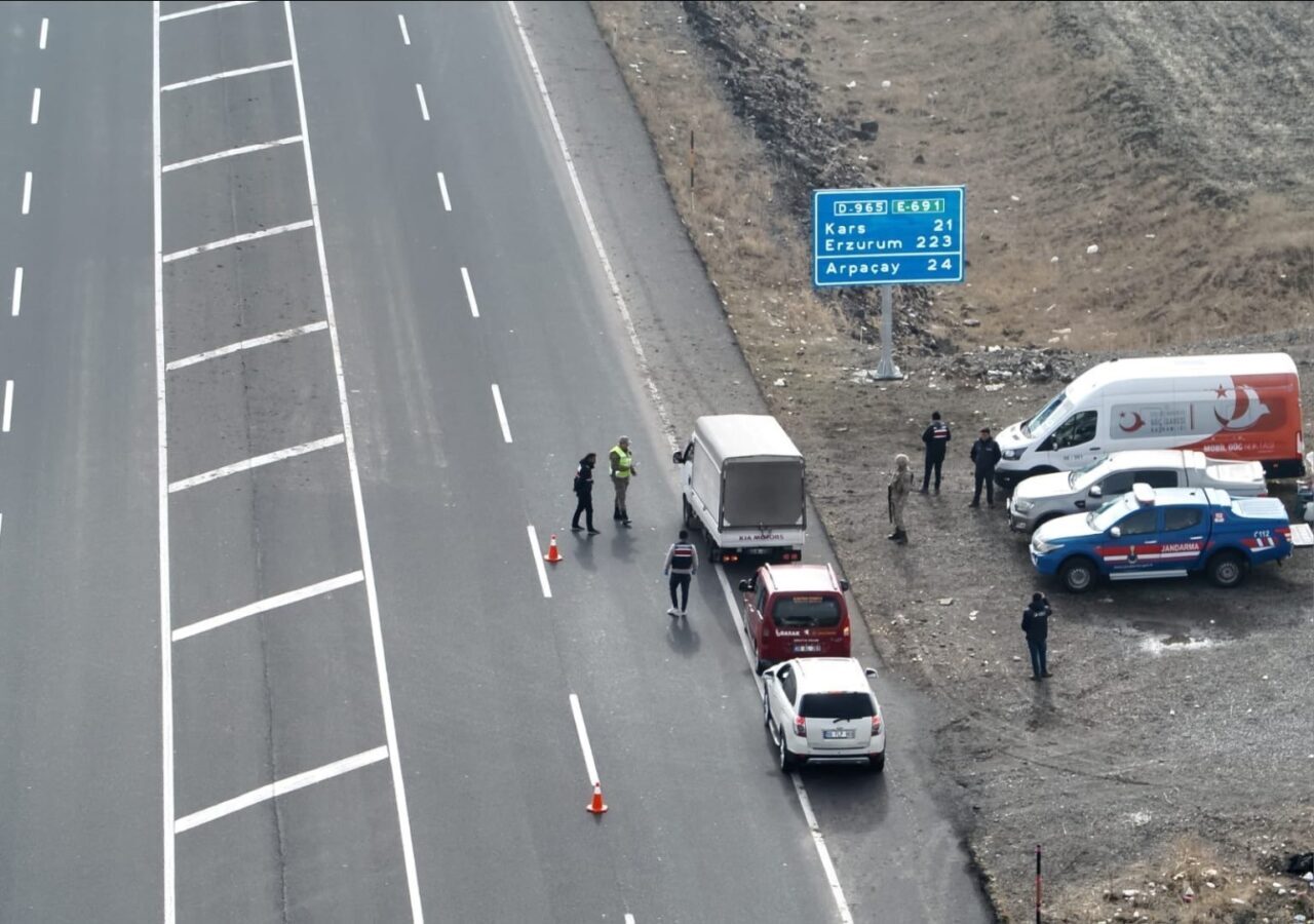 Kars'ta 197 jandarma ile 44 ekip, "Düzensiz Göçle Mücadele" kapsamında