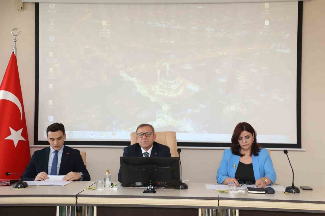 Kars Valisi Ziya Polat başkanlığında düzenlenen Kış Tedbirleri Koordinasyon Toplantısı'nda,