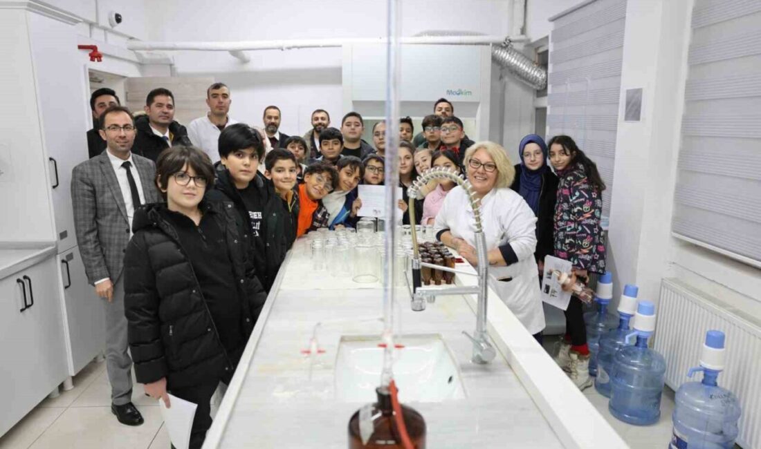 Kars'ta BİLSEM öğretmenleri ve öğrencileri, Tarım ve Orman Müdürü Enver