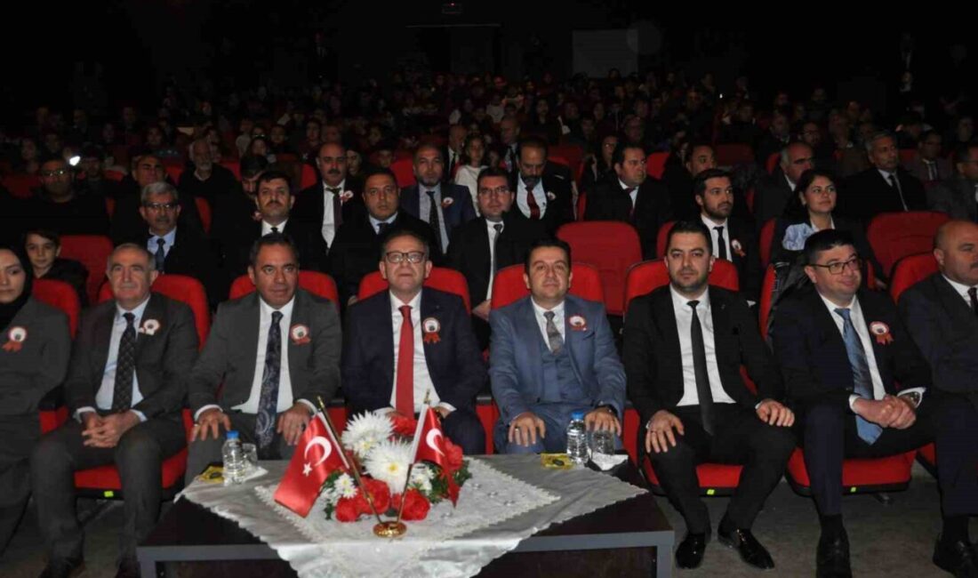 Kars’ta Öğretmenler Günü, duygusal bir etkinlik ile coşkuyla kutlandı Kars’ta Öğretmenler Günü, İl Milli Eğitim Müdürü Nevzat Kaya'nın çelenk