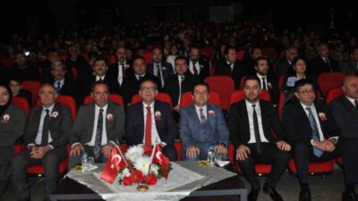 Kars’ta Öğretmenler Günü, İl Milli Eğitim Müdürü Nevzat Kaya'nın çelenk