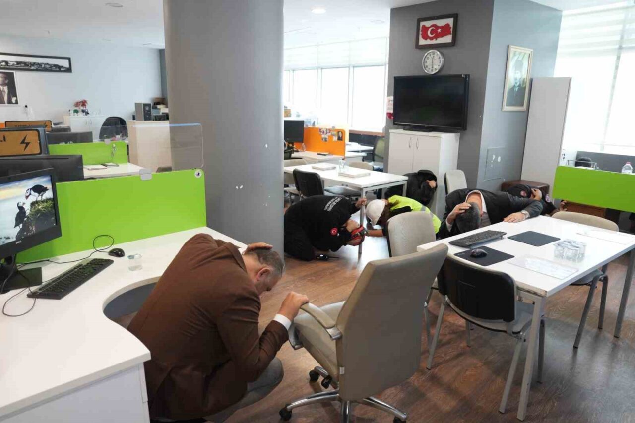 Kartal Belediyesi, Marmara Bölgesi'nde yapılacak deprem tatbikatına hazırlık olarak kapsamlı