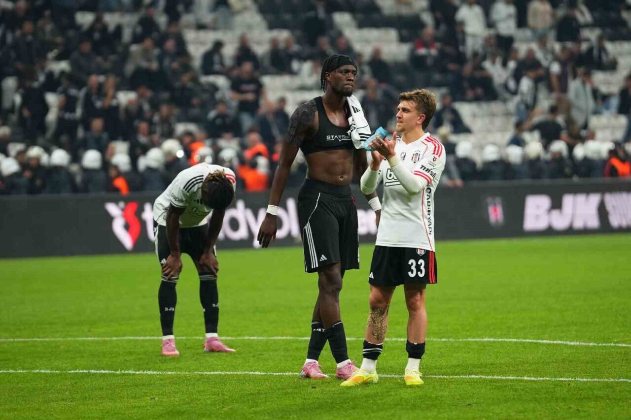 Beşiktaş, Trendyol Süper Lig 11. haftasında Fenerbahçe'ye 3-2 yenilerek evinde