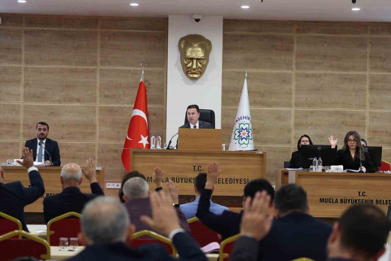 Muğla Büyükşehir Belediyesi'nin Kasım ayı meclis toplantısı Başkan Ahmet Aras