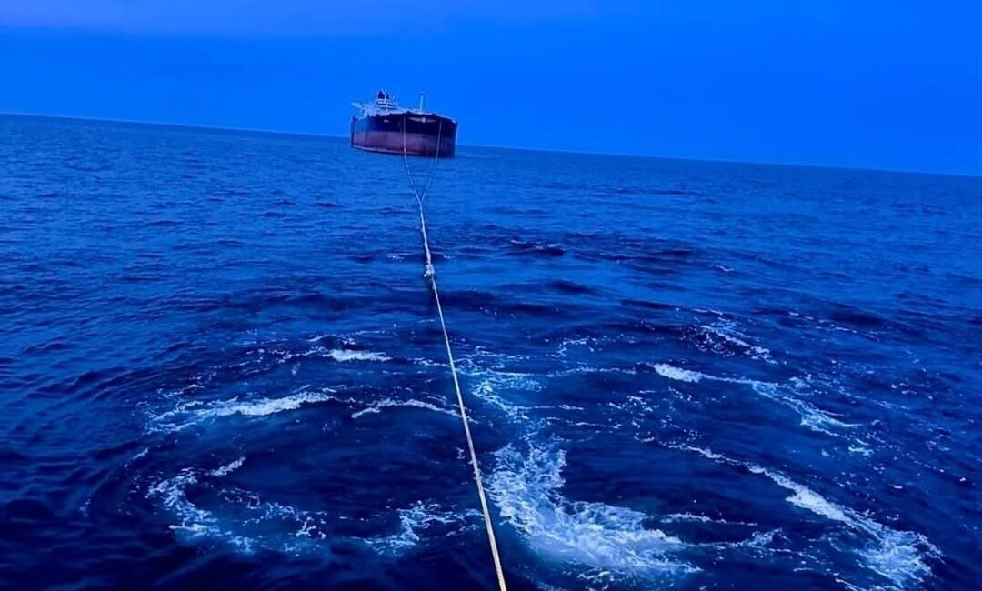 Kastamonu'nun Doğanyurt ilçesi açıklarında hasar gören "Virat" adlı petrol gemisinin