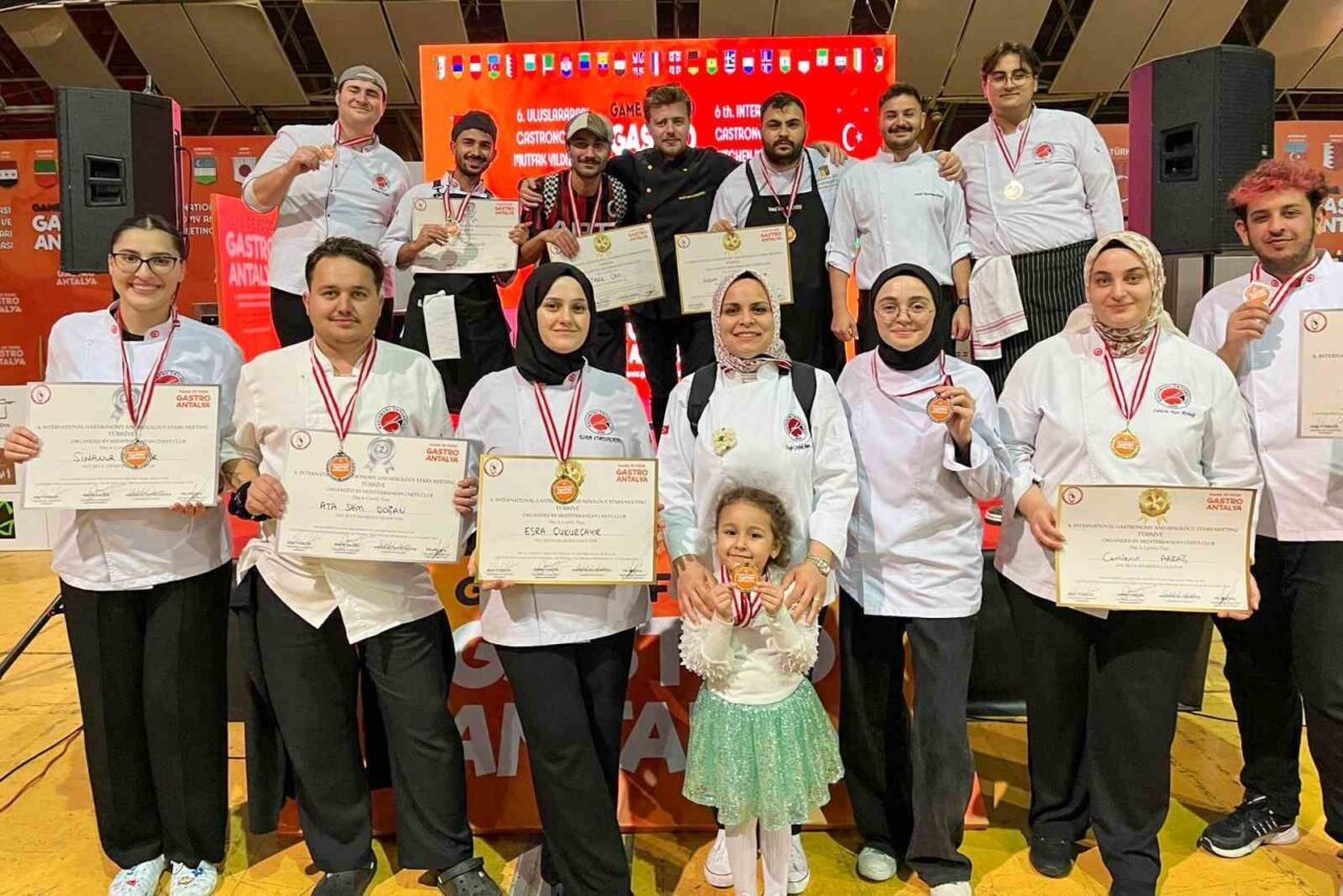 Kastamonu Üniversitesi'nin Gastronomi Fakültesi ve Daday Meslek Yüksekokulu öğrencileri, Antalya'daki