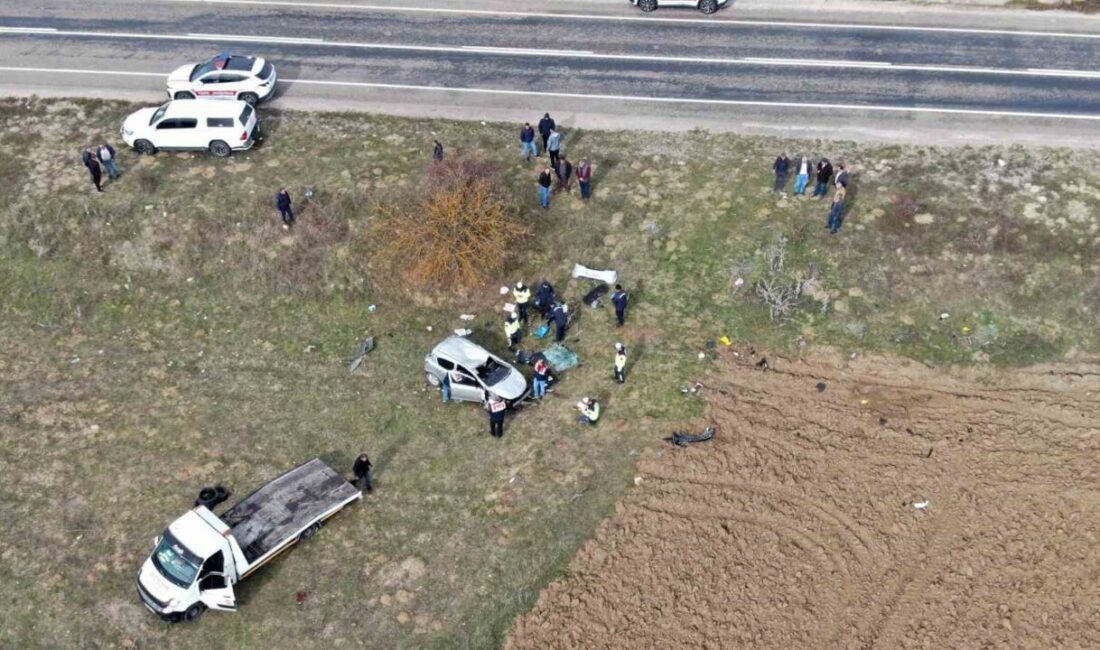 Kastamonu’da Yoldan Çıkan Otomobildeki Kardeşlerden Biri Hayatını Kaybetti, Diğeri Ağır Yaralandı Kastamonu’nun İhsangazi ilçesinde, Emin Kesginci’nin kullandığı otomobilin yoldan çıkarak takla