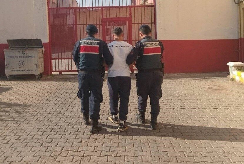 Germencik’te Kasten Öldürme Suçundan Aranan Şahıs Jandarma Tarafından Yakalandı Aydın'ın Germencik ilçesinde, jandarma ekiplerinin düzenlediği operasyonda kasten öldürme suçundan