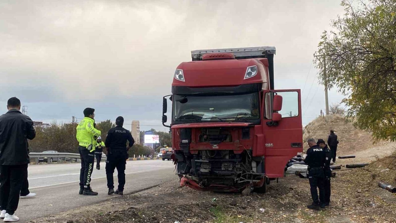 Burdur'da aşırı hızlı girdiği kavşakta otomobil sürücüsü Serkan Doğan'ın hayatını