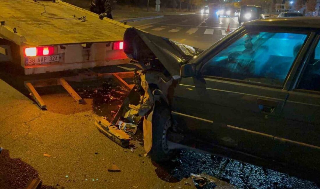 Kayseri’de Trafik Kazası: İki Yaralı, Olayla İlgili Soruşturma Başlatıldı Kayseri'nin Melikgazi ilçesinde meydana gelen trafik kazasında A.Y. yönetimindeki otomobil,