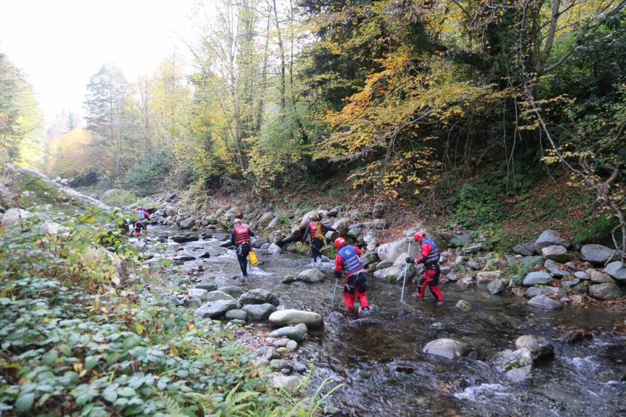Kastamonu’da Kaybolan Anne ve Oğlunu Bulmak İçin Arama Faaliyetleri İlişli Çayı’nda Devam Ediyor