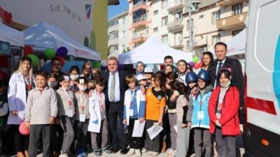 Bozüyük Kaymakamı Adem Öztürk, Sağlıklı Çocuk Elçi Programı'na katılarak öğrencilerle