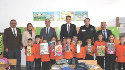 Hisarcık Kaymakamı Erkan Atam, Atatürk ve Cumhuriyet İlkokulu'ndaki 1. Sınıf