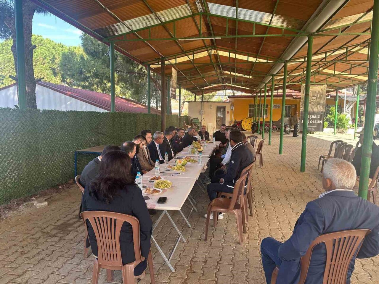 Sarıgöl Kaymakamı Halil Dalak, daire amirleriyle mahalle halkıyla buluşmaya devam