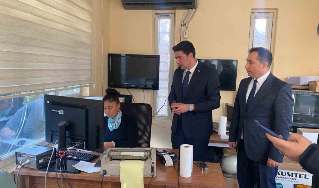 Iğdır Karakoyunlu Kaymakamı Fatih Erdoğan, Iğdır Gümrük Müdürlüğü'nü ziyaret etti.