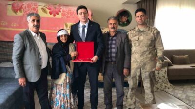 Iğdır'ın Karakoyunlu Kaymakamı Fatih Erdoğan, şehit Havacı Er Nurettin Manaz’ın