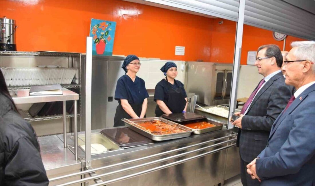 Manisa'nın Salihli Kaymakamı Ali Gündoğan, Merkez Anadolu Lisesi Pansiyonu'nu ziyaret