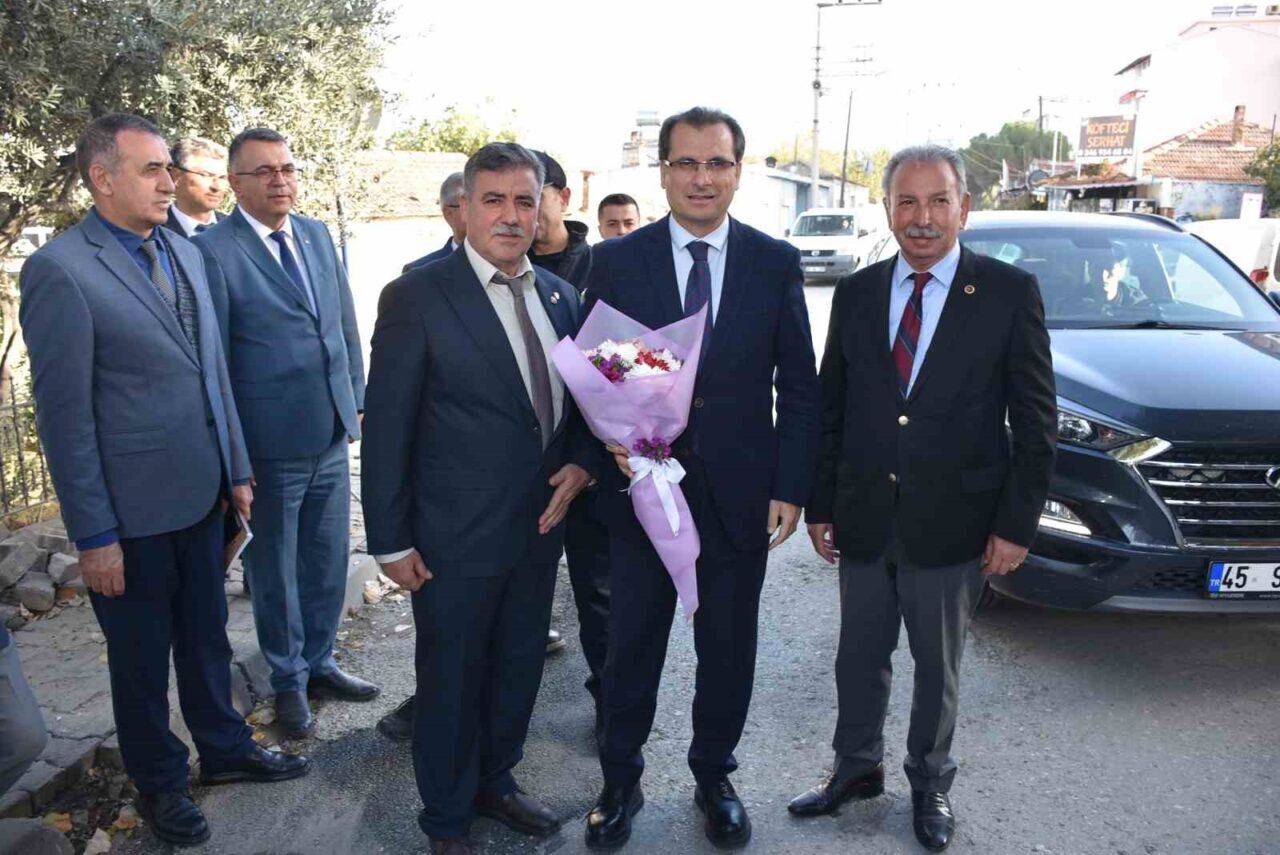 Salihli Kaymakamı Ali Güldoğan, Keli Mahallesinde düzenlediği buluşma programında vatandaşlarla