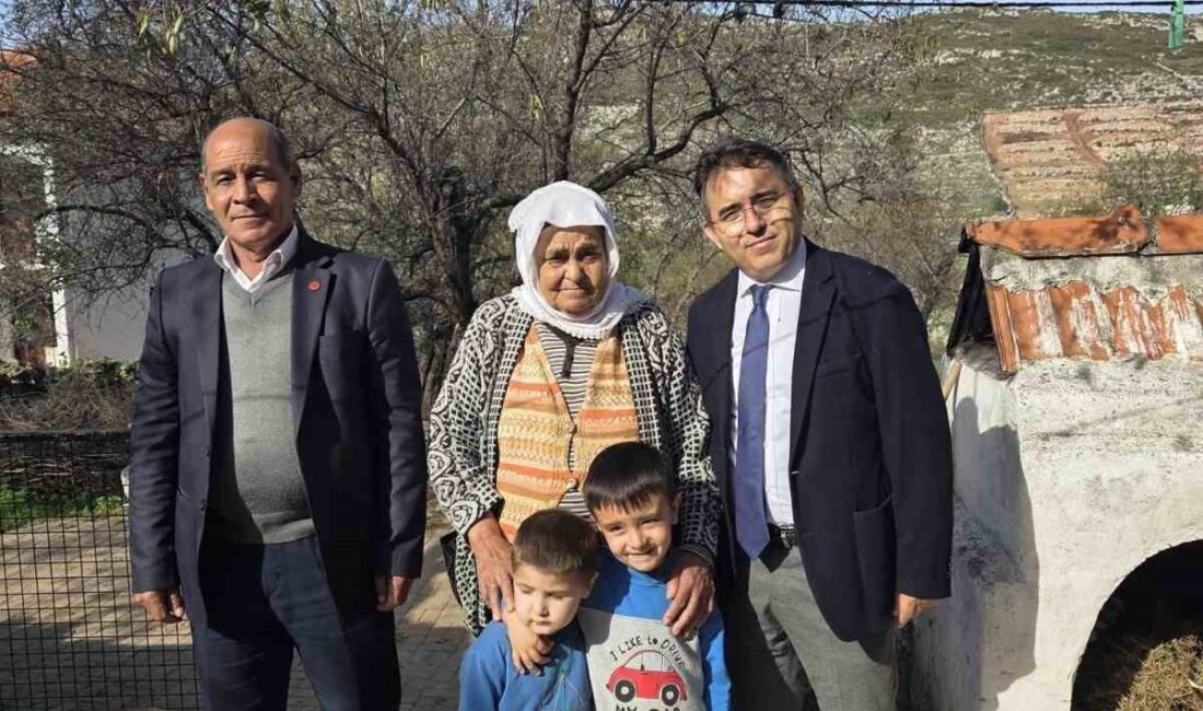 Marmaris Kaymakamı Nurullah Kaya, Taşlıca Mahallesi’nde 30’dan fazla hane ve iş yerini ziyaret ederek vatandaşların sorunlarını dinledi. Marmaris Kaymakamı Nurullah Kaya, Taşlıca Mahallesi’ni ziyaret ederek muhtar Menderes