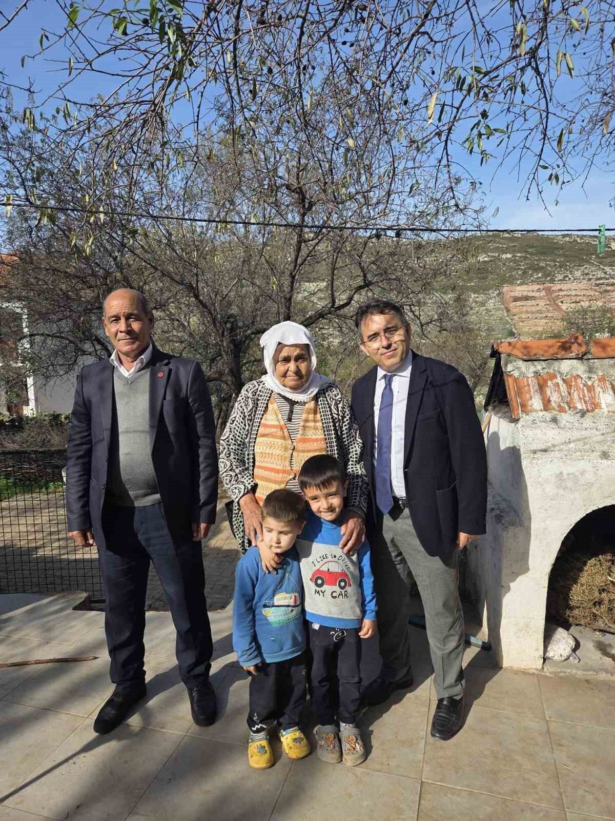 Marmaris Kaymakamı Nurullah Kaya, Taşlıca Mahallesi’ni ziyaret ederek muhtar Menderes